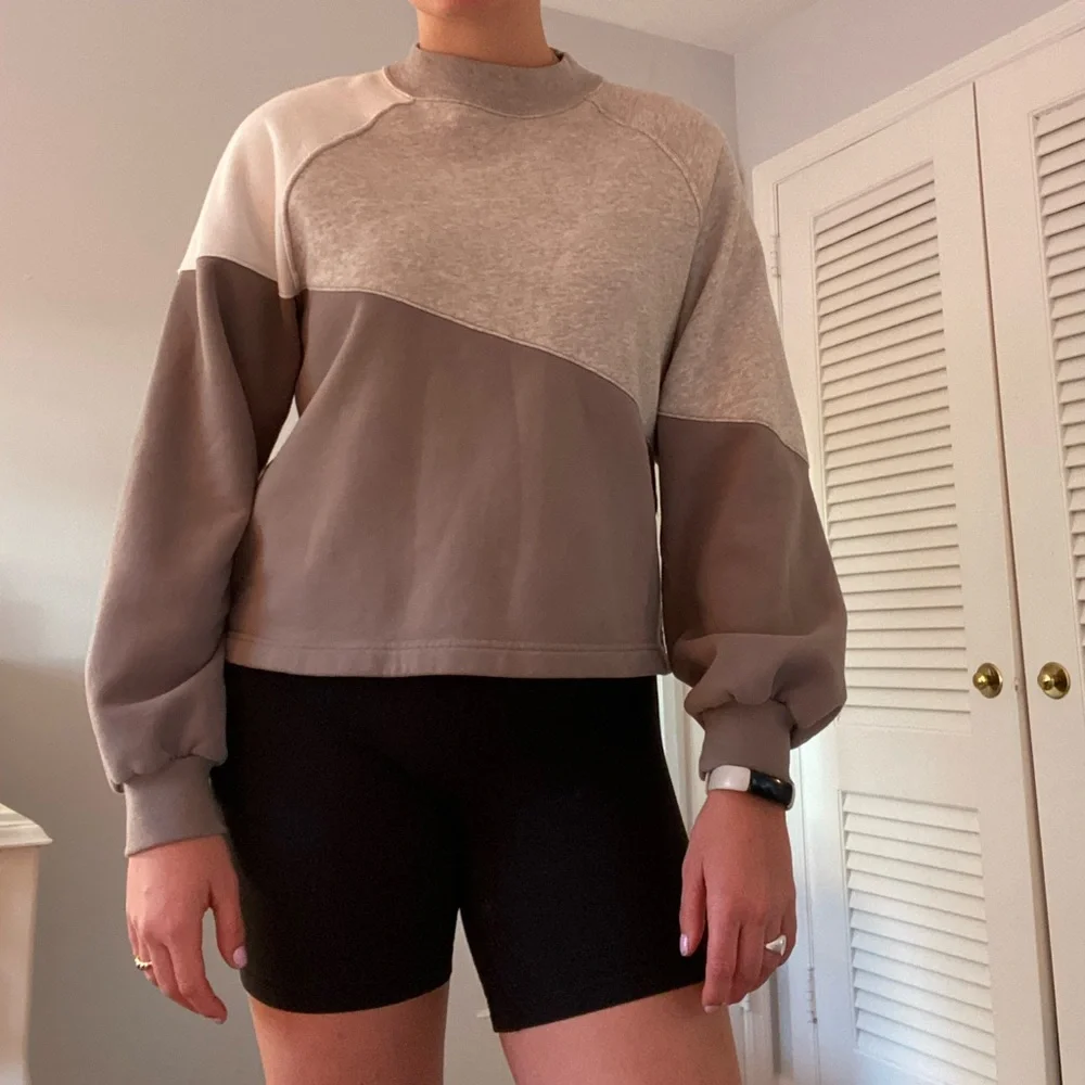 Abercrombie and Fitch crew neck sweatshirt in neutral tones — brown, grey, white - Picture 4 of 5